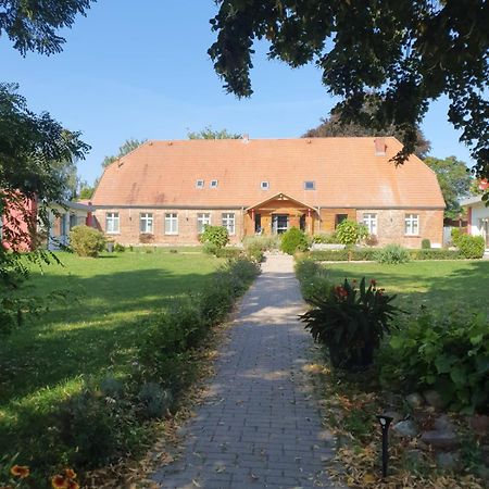 Hotelpension Pfarrhaus Алт Шверин Екстериор снимка